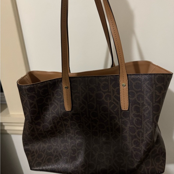 CALVIN KLEIN PURSE 
LARGE SIZE - Picture 2 of 5